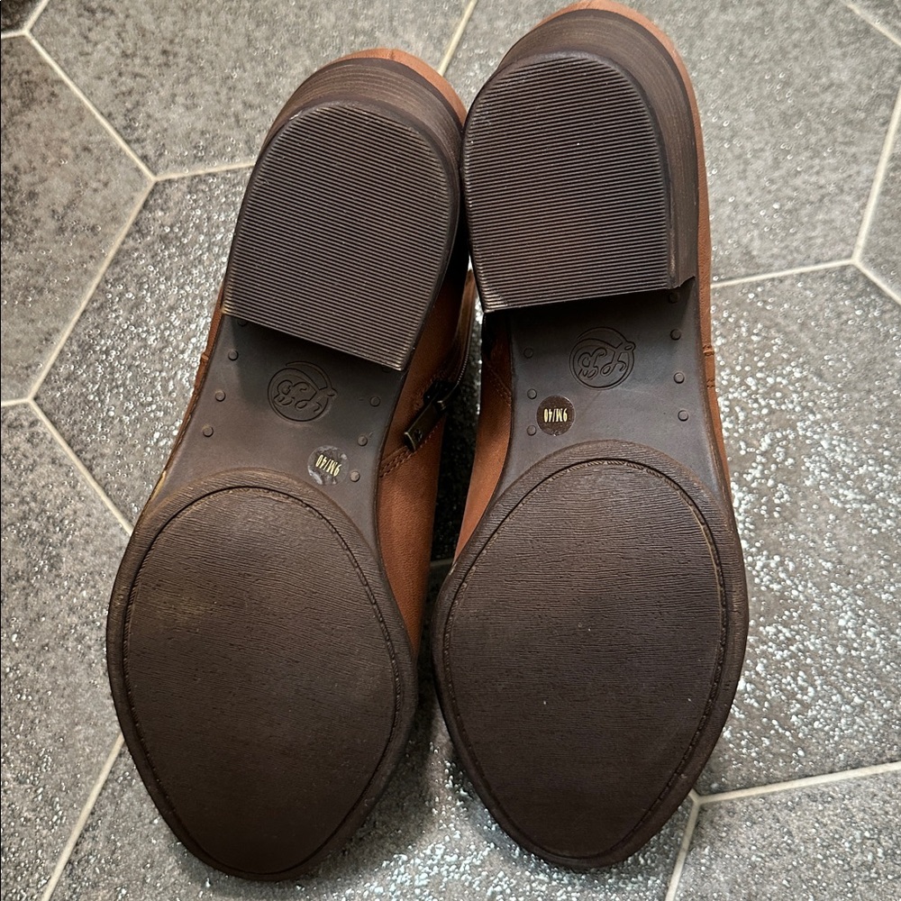 Lucky Brand  9M/40 Tan Zip Boots - Picture 7 of 8